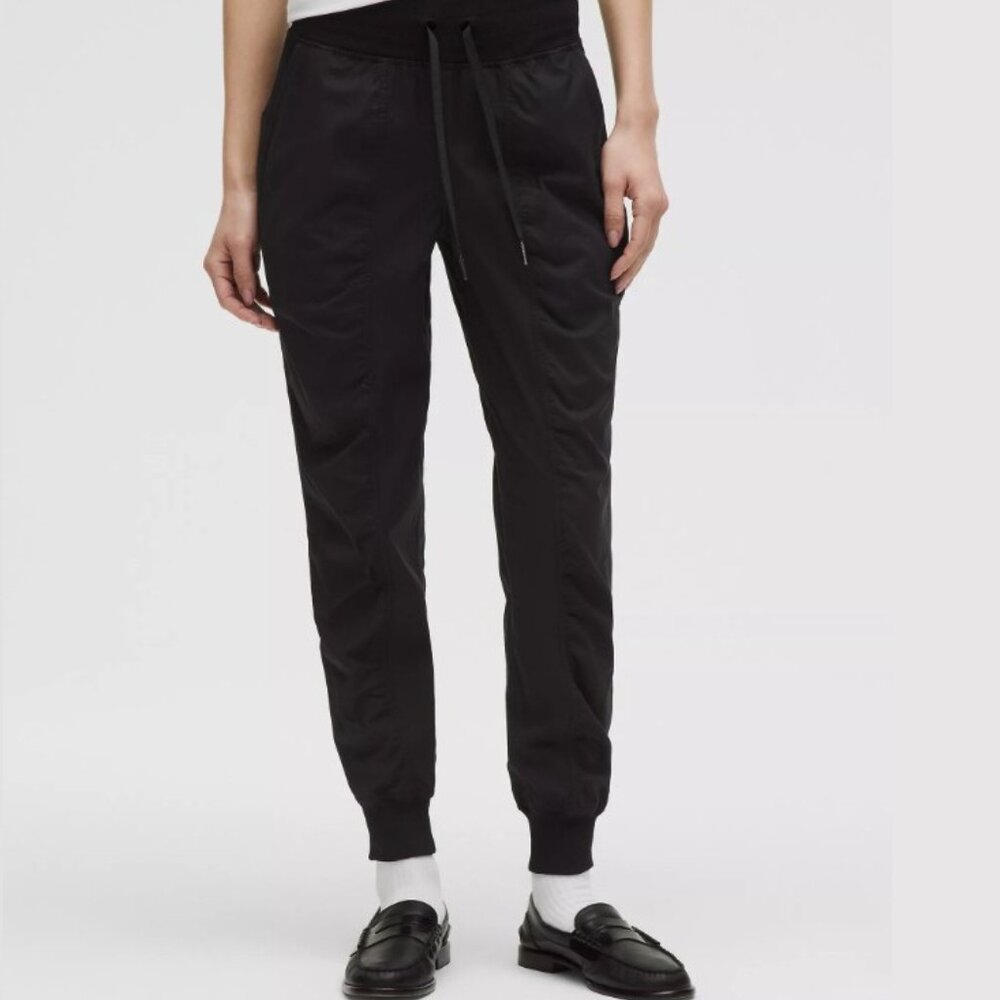 Women's Size 4 Lululemon Dance Studio Mid-Rise Jogger, Black, Full Length